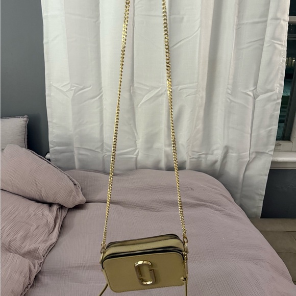 Marc Jacob’s Snapshot bag with Cream Chain Crossbody Bag - Picture 2 of 6